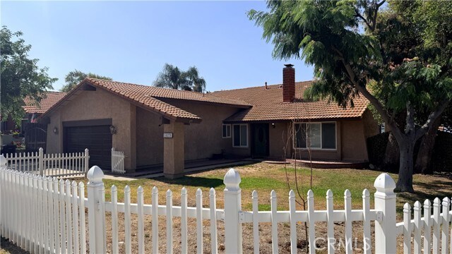 Building Photo - 10275 Banyan St