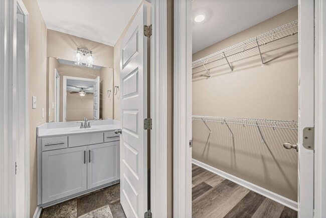 Building Photo - Beautiful 3 Bedroom 2 Full Bath Home For Rent!