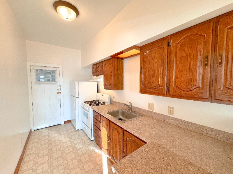Building Photo - 1539 Encinal Ave
