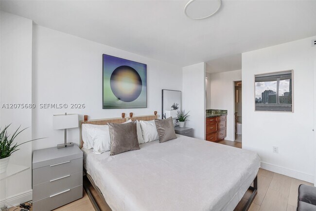 Building Photo - 401 Ocean 903