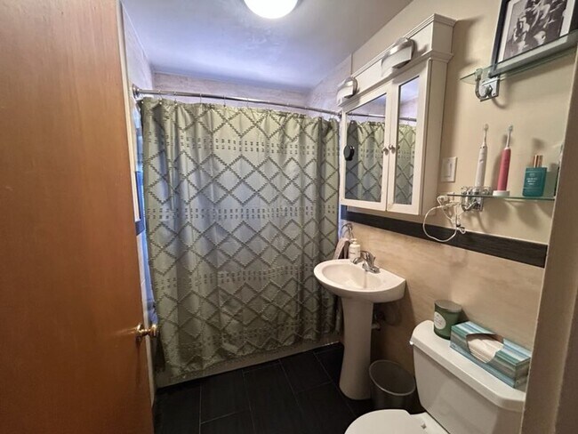 Building Photo - 625 E Sopris Dr