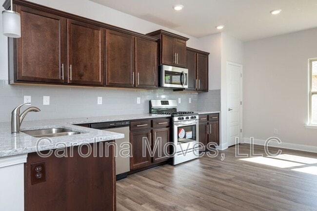 Building Photo - 702 Butterfly Lk Ct