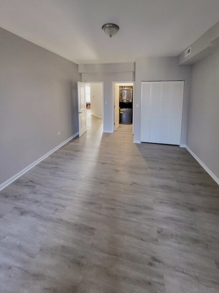 Building Photo - 5736 S King Dr