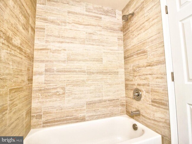 Building Photo - 87 Meadowlark Ave