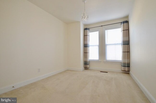 Building Photo - 3053 Waterloo Ln