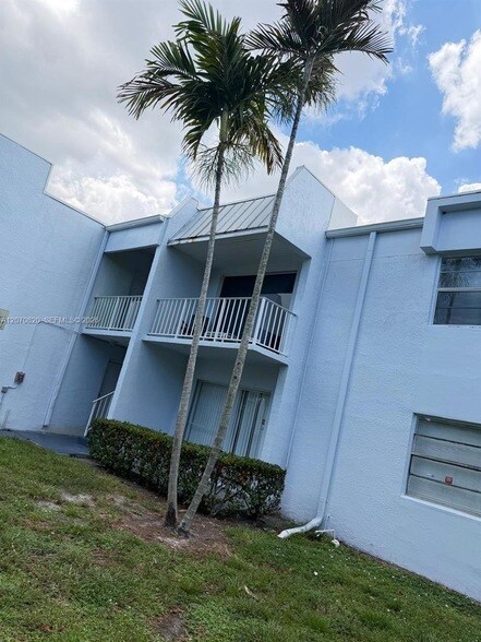 Building Photo - 411 Executive Center Dr