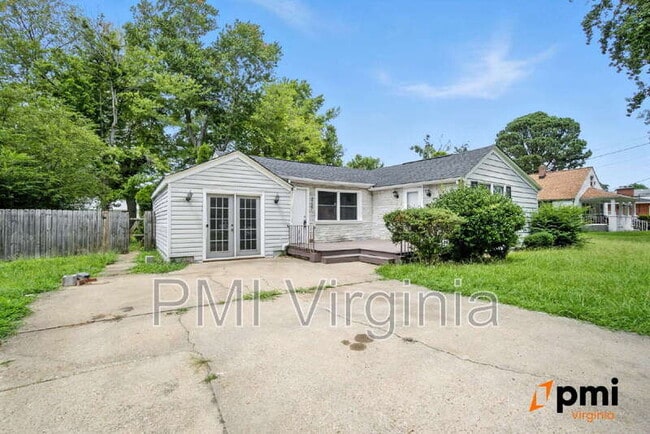 Building Photo - 2727 Jamestown Ave