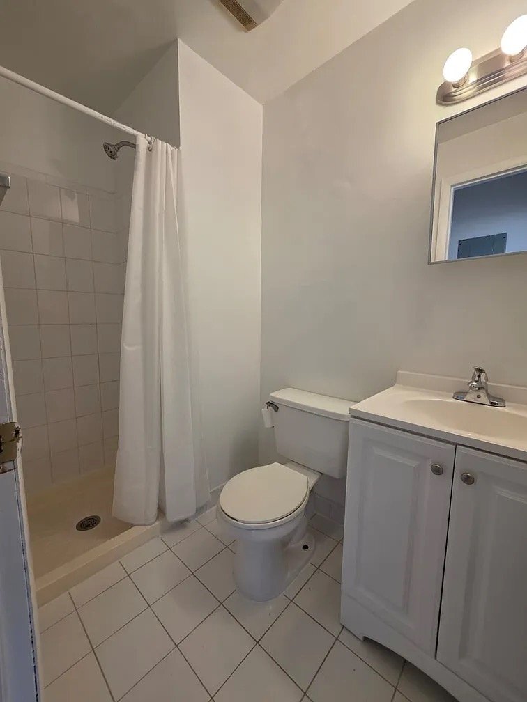 Building Photo - 530 Monroe St