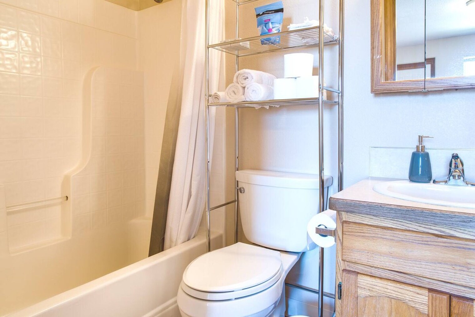 Building Photo - 23 E King St