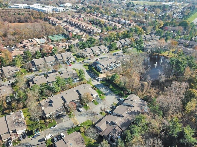 Building Photo - 90 Foxwood Dr