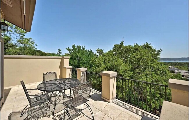 Building Photo - 3711 Highland Dr