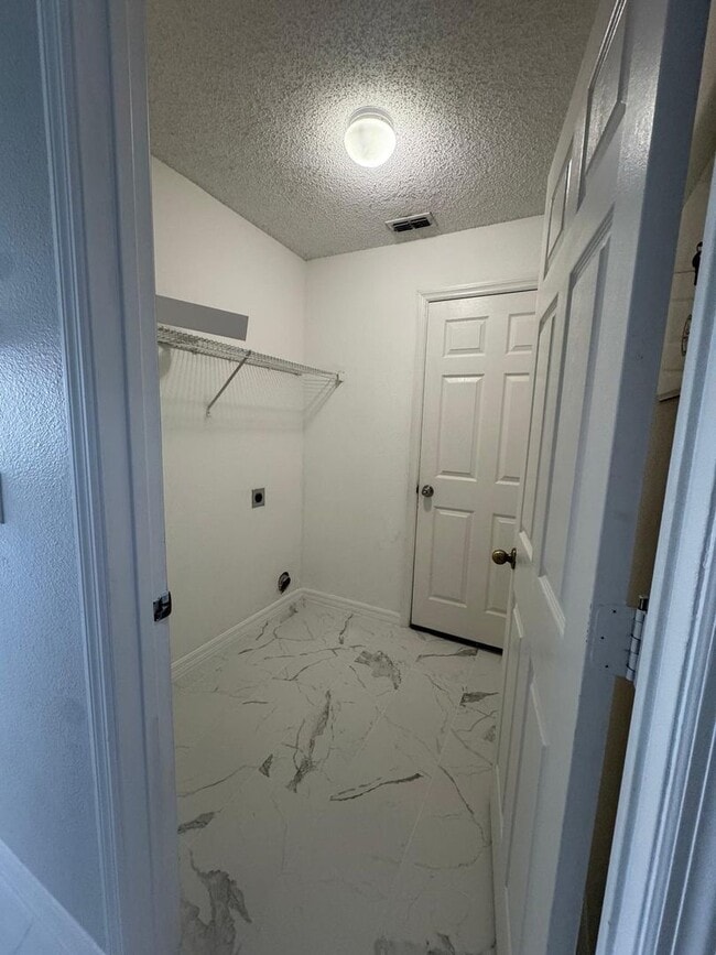 Building Photo - Spacious 4 bedroom house in Waterford Chase