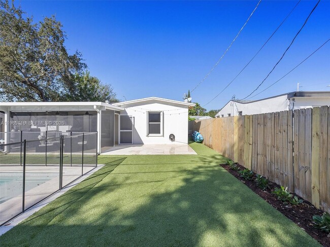 Building Photo - 340 NW 45th St