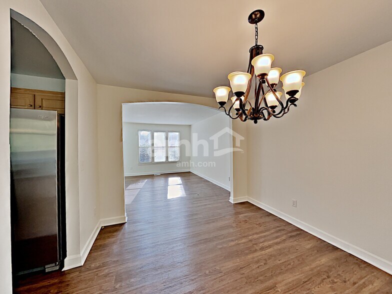 Building Photo - 4013 Windwood Ln