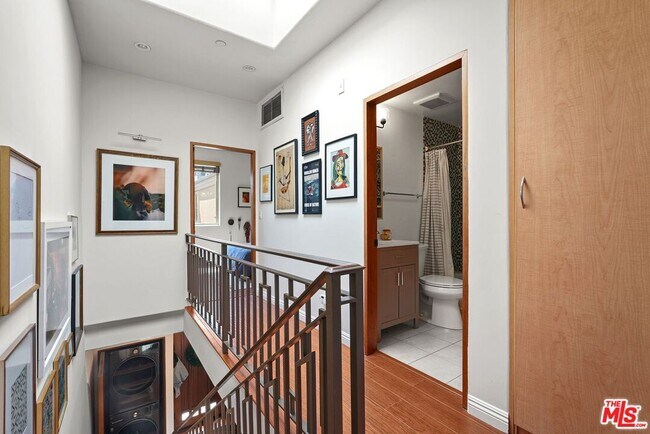 Building Photo - 5303 Satsuma Ave