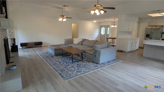 Building Photo - 2738 Oak Haven
