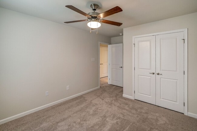 Building Photo - Wonderful townhome