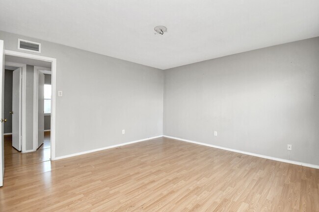 Building Photo - 20423 Blue Juniper Dr