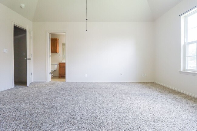 Building Photo - 3 Bed 2 Bath Home in Collinsville *Price D...