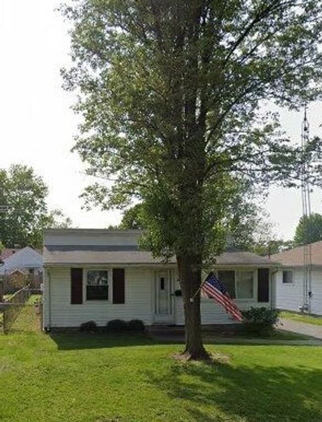 Building Photo - Quiet Toledo Two Bedroom