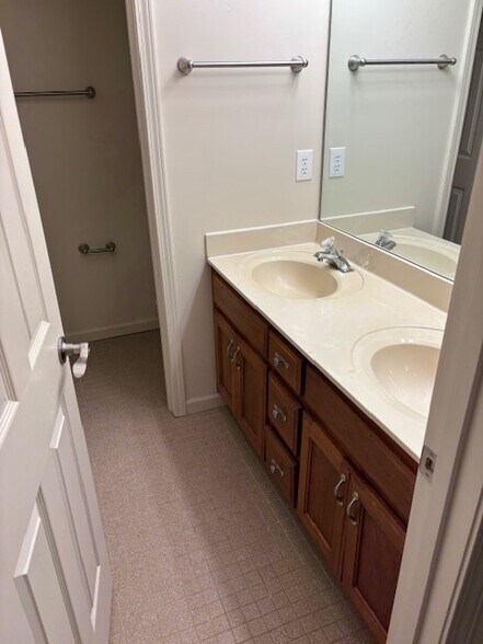 Building Photo - 1146 Northwood Loop