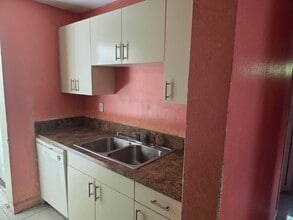 Building Photo - 1543 NW 10th Pl