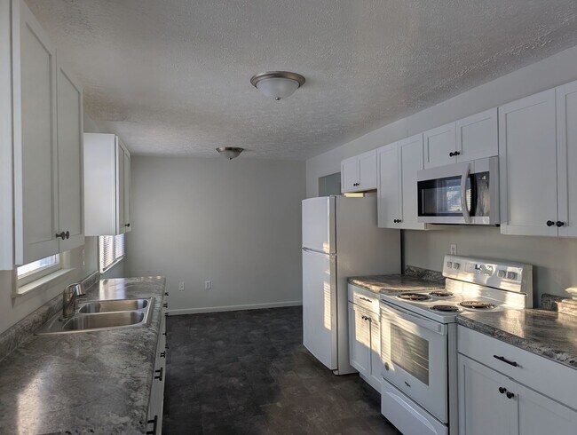 Building Photo - 57-63 John