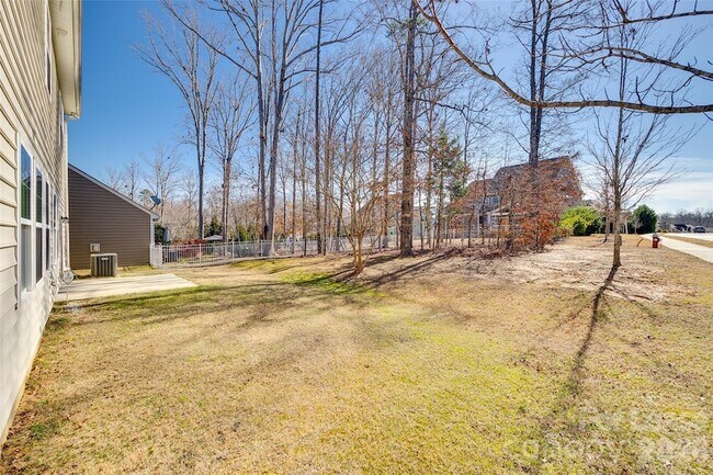 Building Photo - 3000 Sewee Ln