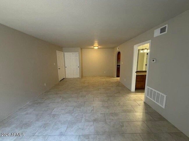 Building Photo - 8500 E Indian School Rd