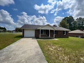 Building Photo - Cozy Home, Great Location!