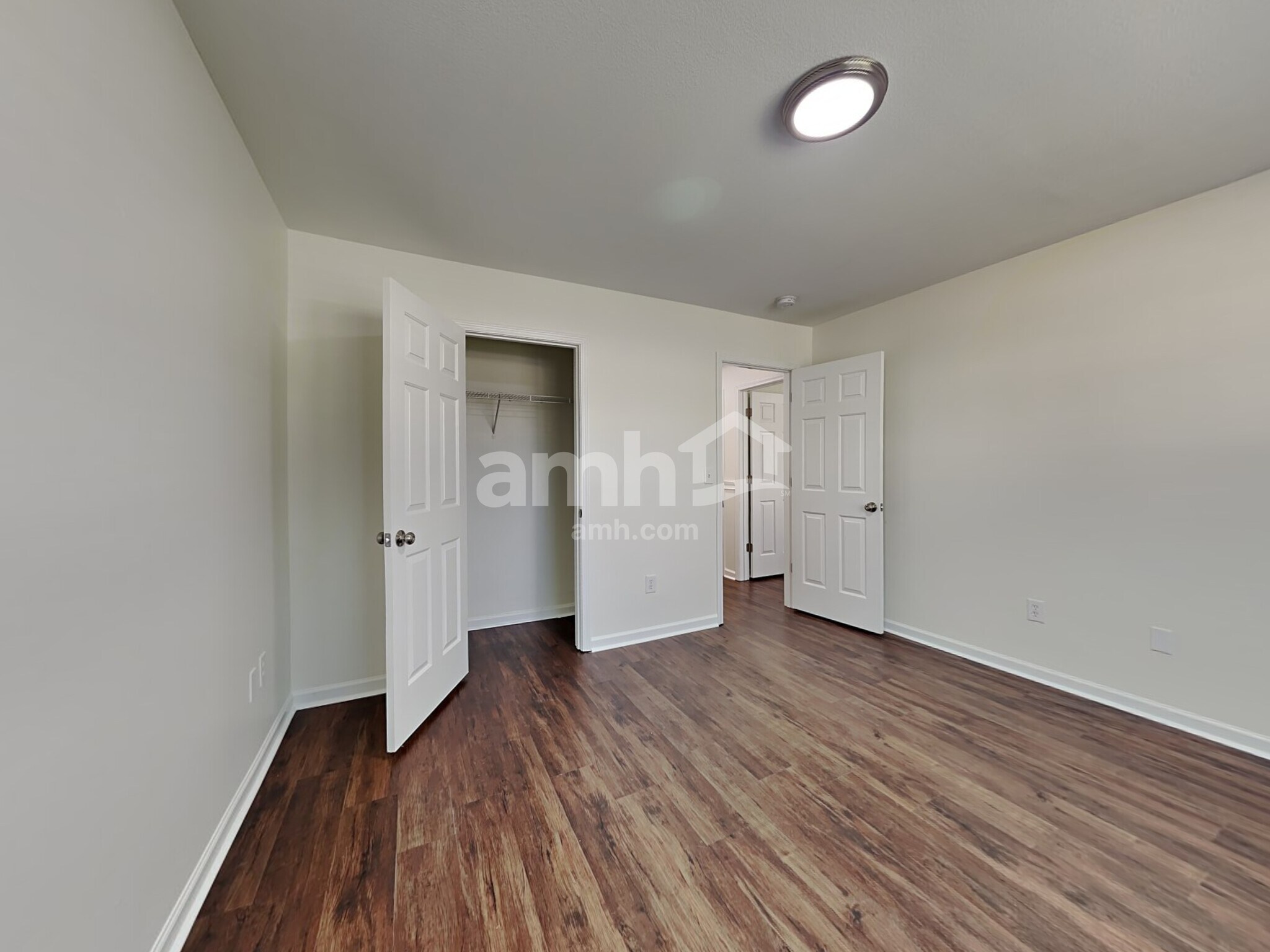 Building Photo - 105 St James Ct