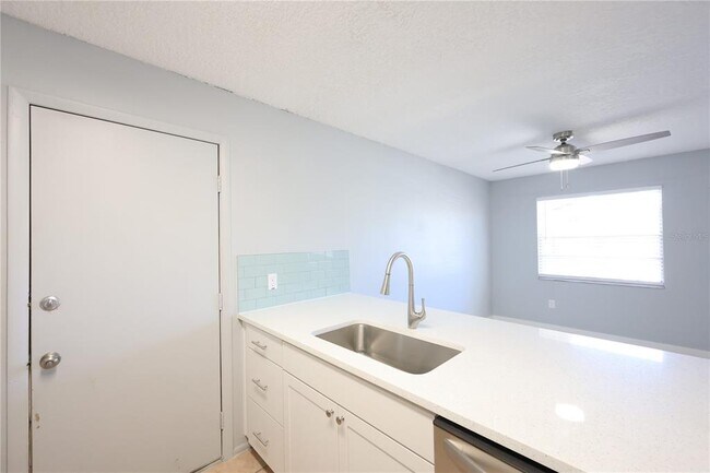 Building Photo - 2272 16th Ave SW