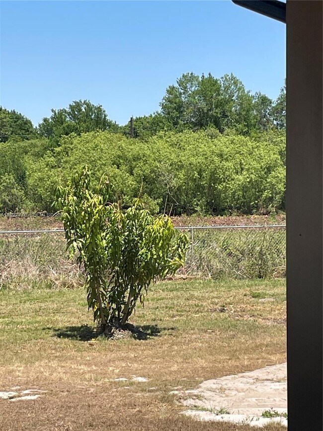 Building Photo - 675 N Romero St