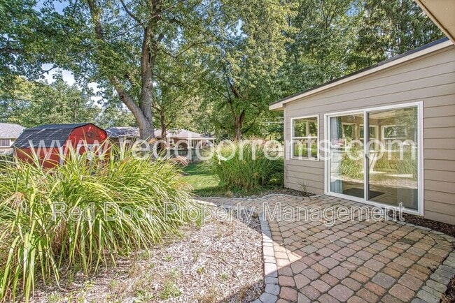 Building Photo - 8635 Bishops Ln