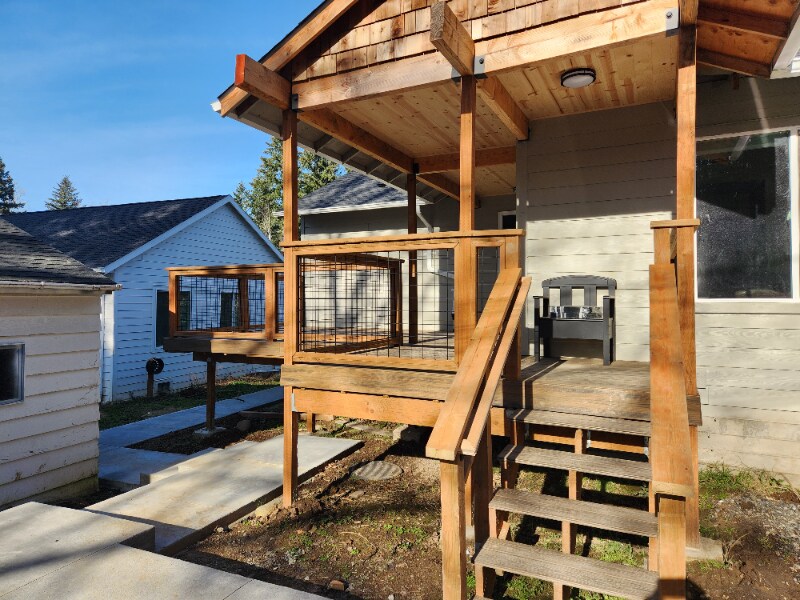 Building Photo - 974 SE Roberts Ave