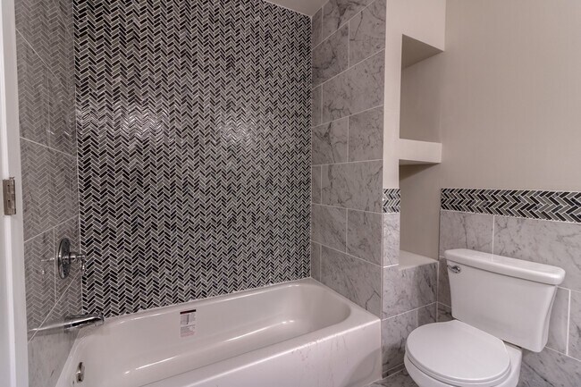 Building Photo - ???Newly Updated, MODERN 2 Bedroom in booming Brewerytown