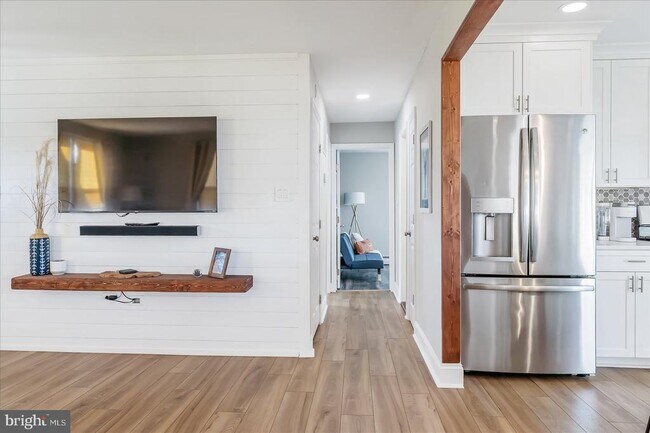 Building Photo - 6934 River Drive Rd