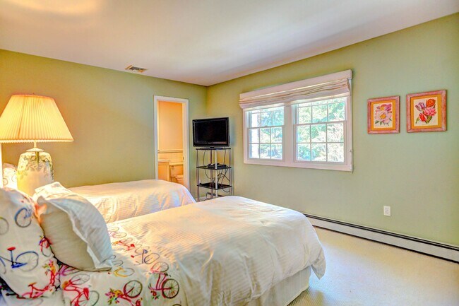 Building Photo - 14 Mountain Laurel Ln