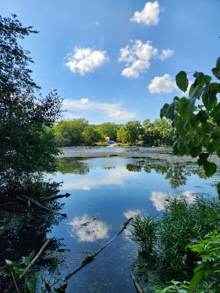 Building Photo - 285 Brookside Dr