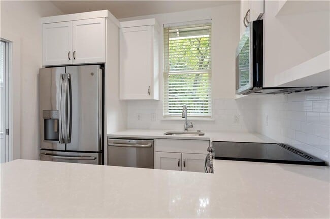 Building Photo - 4416 Rosedale Ave