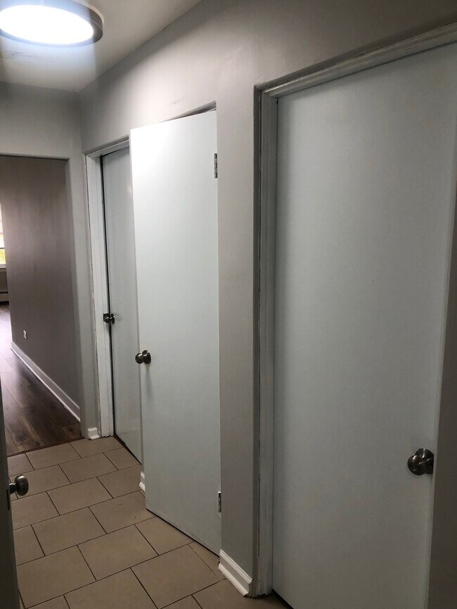 Building Photo - 5544 N Campbell Ave