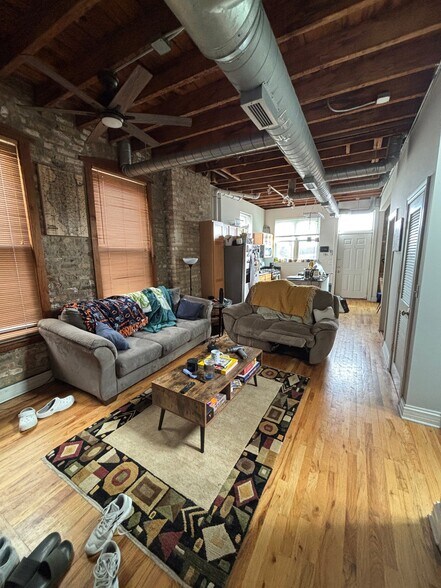 Building Photo - 2368 N Elston Ct