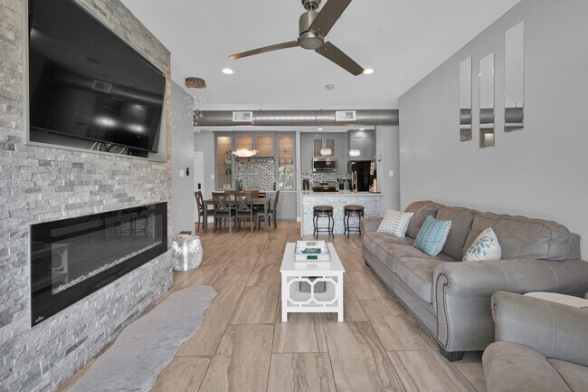 Building Photo - 12800 Melville Dr