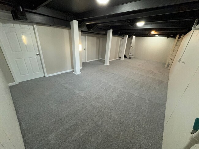 Building Photo - Stunning 2-Bed, 2-Bath Home with Oversized Garage!