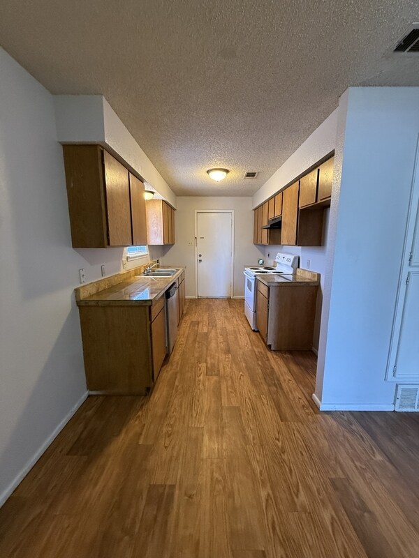 Building Photo - 2105 S Loop 289