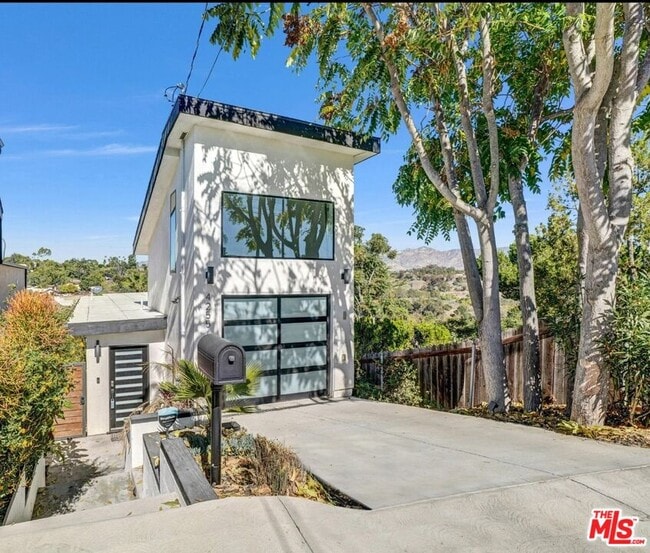 Building Photo - 4255 Raynol St