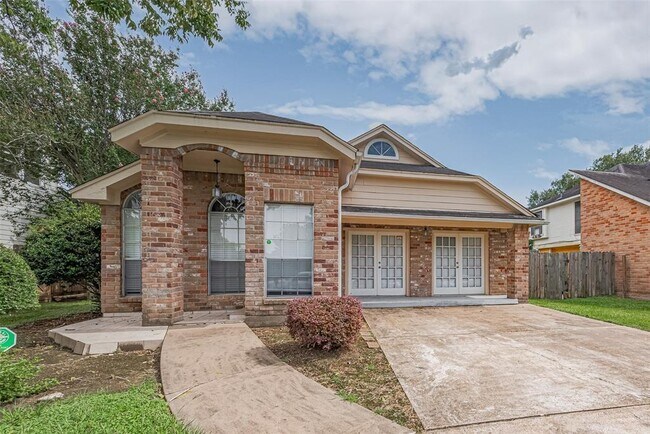 Primary Photo - 15827 Beechnut St