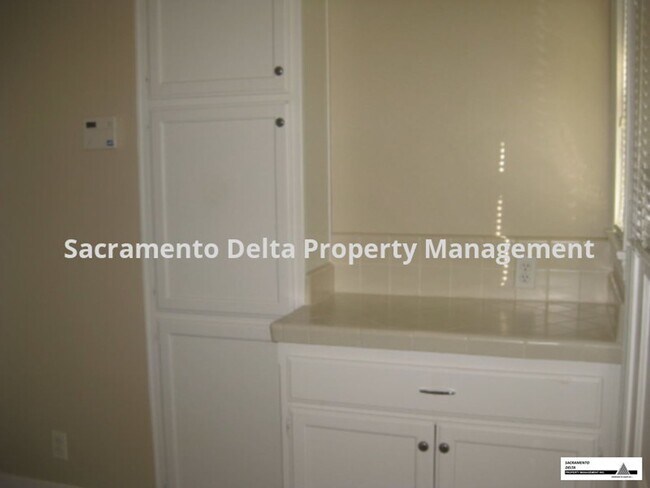 Building Photo - Wonderful 2 Bedroom Home Close to US Davis Med Center
