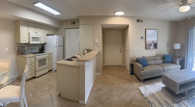 Building Photo - FULLY FURNISHED MAY AVAILABILITY - 1 Bed 1...