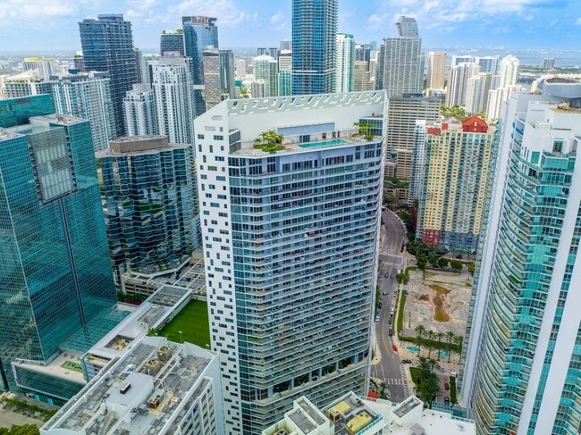 Building Photo - 1300 Brickell Bay Dr